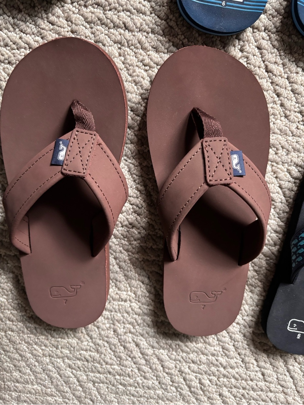 NWOT Youth Vineyard Vines Chocolate Brown Whale Flip Flop Sandals